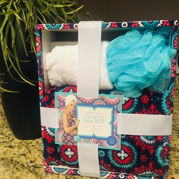 Three piece spa set ONE SIZE FITS ALL - Picture 1 of 5